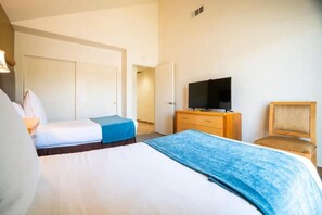 2 bedrooms, Internet, bed sheets - 2-bedroom apartment in pleasant Palm Desert with AC and fitness Desert Breezes (Palm Desert)