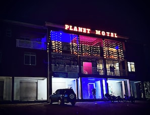Exterior - Planet Motel (Kampala)