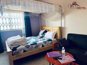 Room - Planet Motel (Kampala)