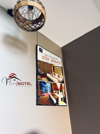 Interior. Planet Motel
