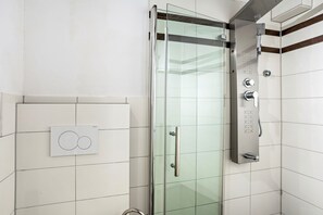 Shower, towels