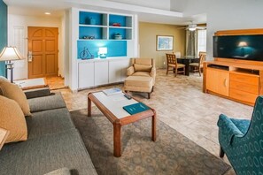 Living area - Amazing 2-bedroom apartment with AC in sunny Palm Desert Breezes (Palm Desert)