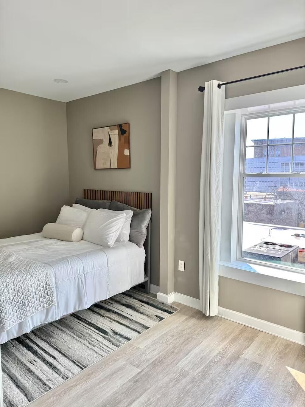 2 habitaciones, tabla de planchar con plancha, wifi y ropa de cama 