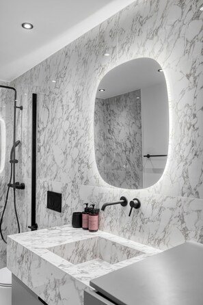 Bathroom - Brand New Modern Apartment- Spacious Living & 2 Bathrooms (Glifada)