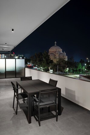 Outdoor dining - Brand New Modern Apartment- Spacious Living & 2 Bathrooms (Glifada)