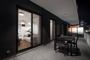 Outdoor dining - Brand New Modern Apartment- Spacious Living & 2 Bathrooms (Glifada)