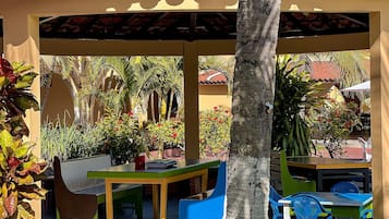 Tempat makan outdoor
