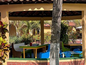 Outdoor dining - Porto Belo Park (Porto Seguro)