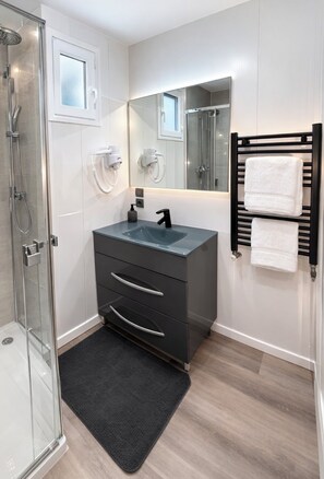 Bathroom - Vrbo Property (Saint-Michel-de-Maurienne)