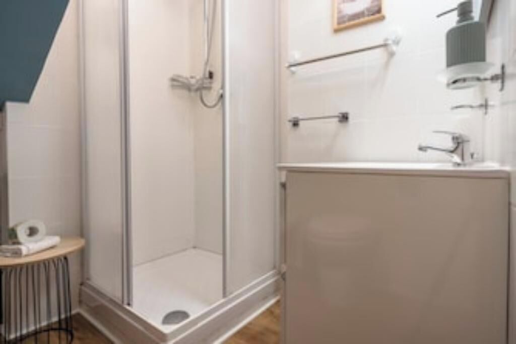 Dusche, Haartrockner, Bidet, Handtücher