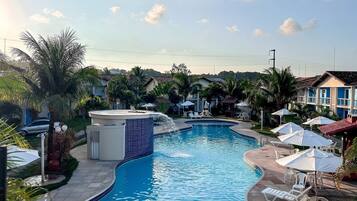 2 outdoor pools