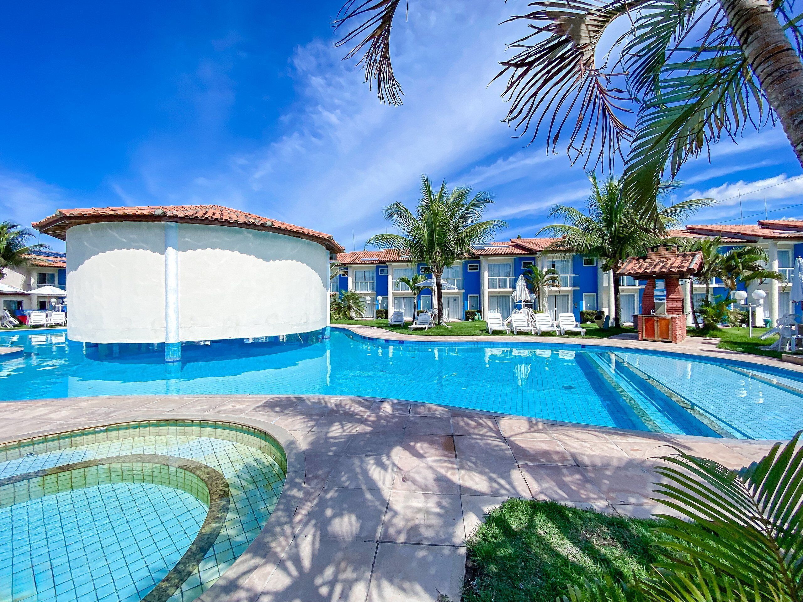 2 outdoor pools