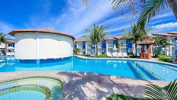 2 piscine all'aperto