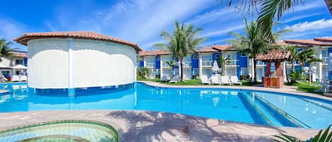 2 outdoor pools