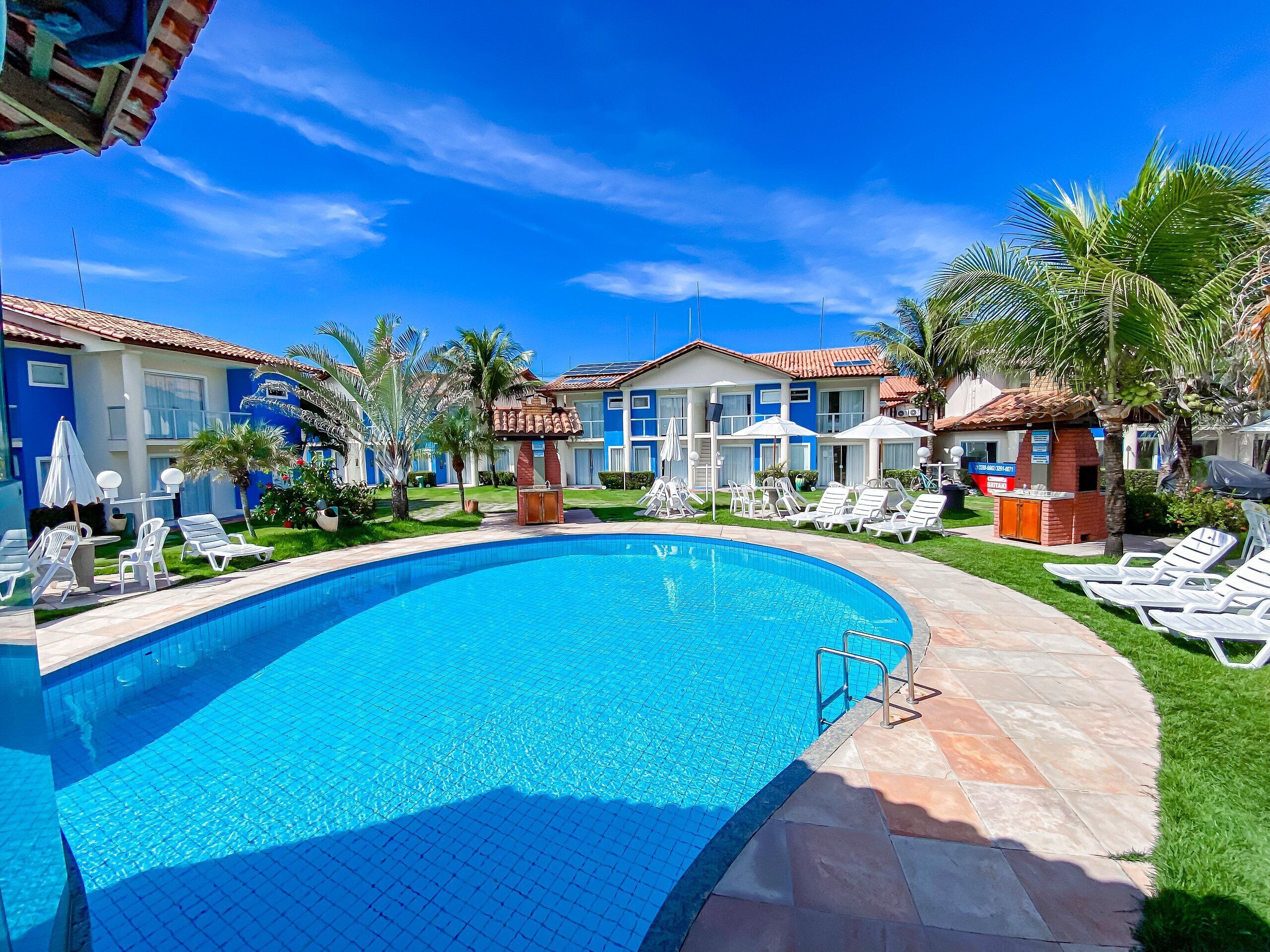 2 outdoor pools