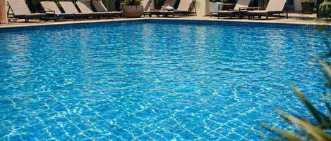 7 outdoor pools