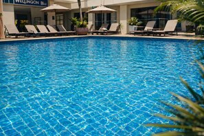 Pool - Wellington Blu hotel & Suites (Independence Layout)