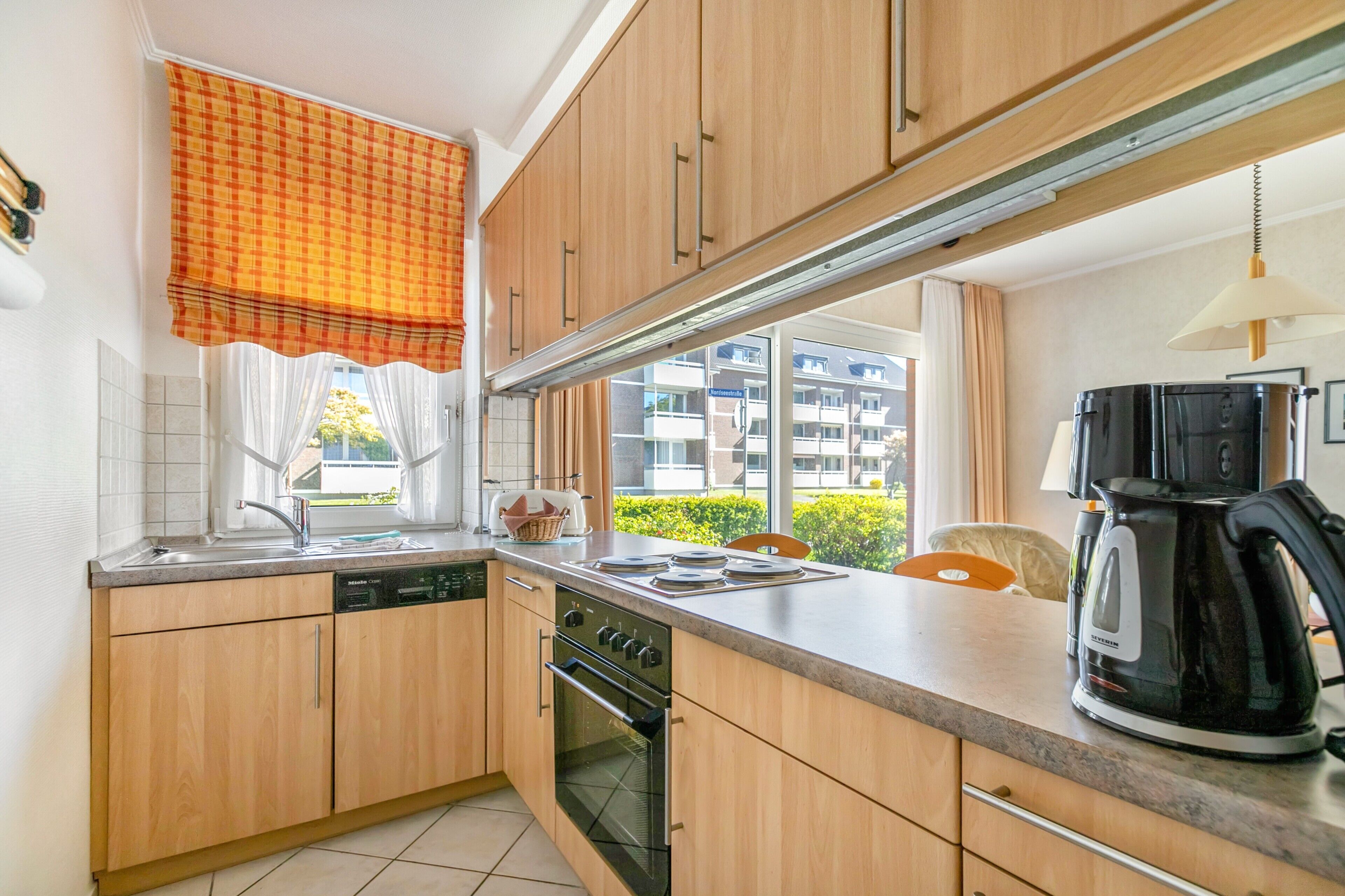 Kühlschrank, Ofen, Herdplatte, Wasserkocher