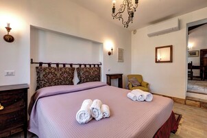 Casa, vistas al patio | Tabla de planchar con plancha y wifi gratis