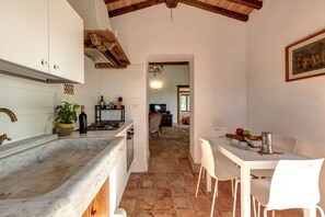 Maison, vue cour intérieure | Cuisine privée