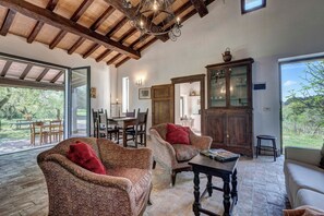 Casa, vistas al patio | Zona de estar
