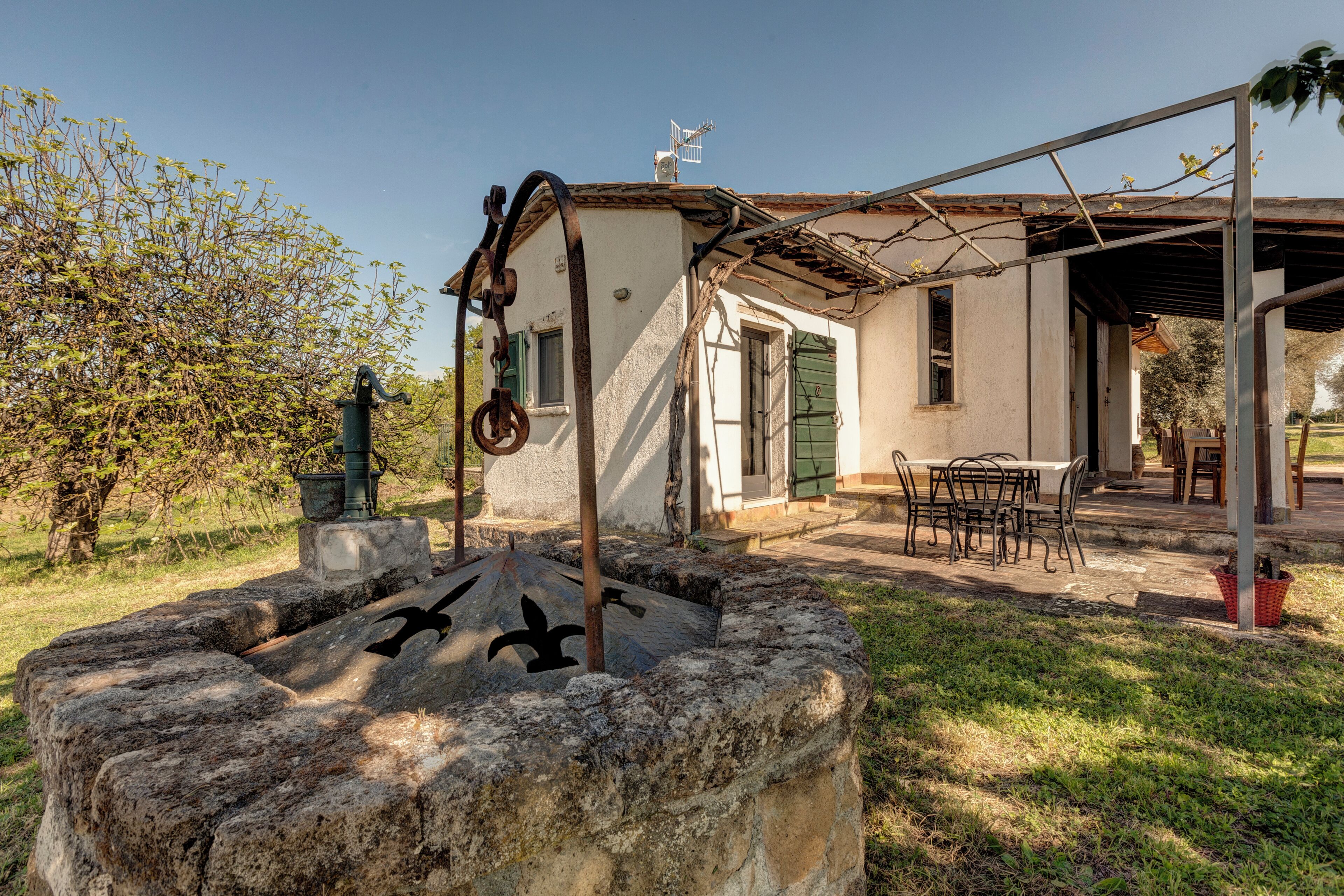 House, Courtyard View | Outdoor dining