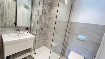 Chalet, 2 Bedrooms, Sea View | Bathroom