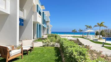 Chalet, 2 Bedrooms, Sea View | Property grounds