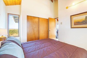 WiFi, bed sheets - Copalis Beach Retreat | Sleeps 7 | Views & Deck (Copalis Beach)