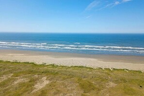 On the beach - Copalis Beach Retreat | Sleeps 7 | Views & Deck (Copalis Beach)
