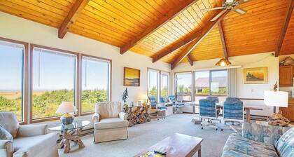 Copalis Beach Retreat | Sleeps 7 | Views & Deck