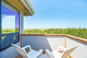 Property grounds - Copalis Beach Retreat | Sleeps 7 | Views & Deck (Copalis Beach)