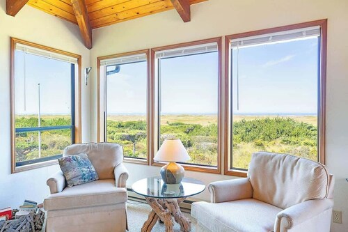 Copalis Beach Retreat | Sleeps 7 | Views & Deck