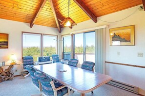Dining - Copalis Beach Retreat | Sleeps 7 | Views & Deck (Copalis Beach)