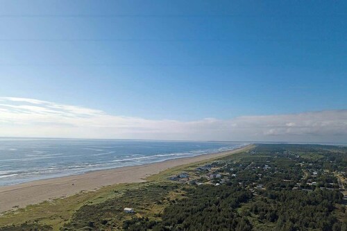 2BR Grayland Beach Cabin w/ Deck | Dogs OK