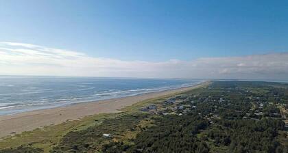 2BR Grayland Beach Cabin w/ Deck | Dogs OK