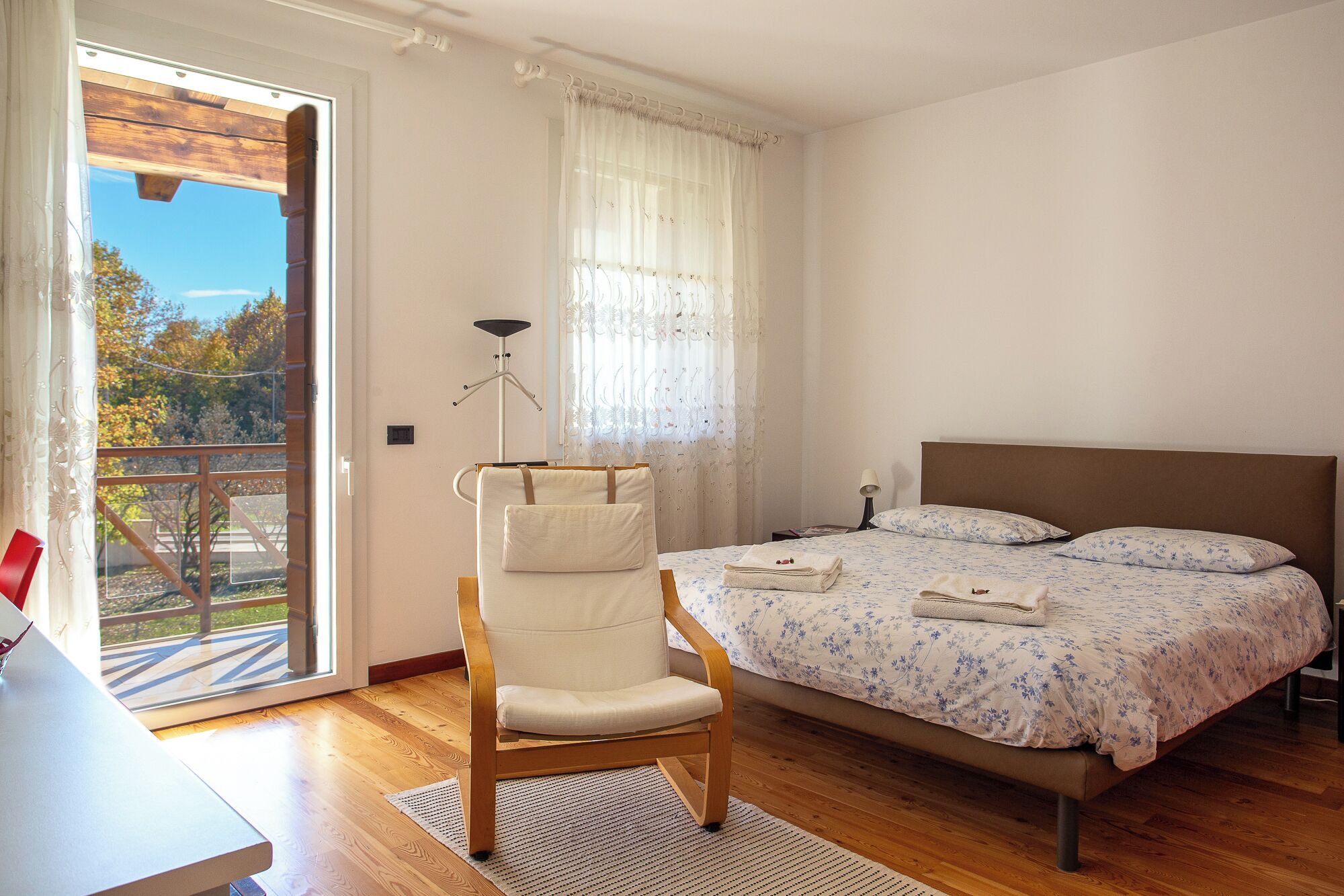 3 habitaciones, tabla de planchar con plancha, wifi y ropa de cama 