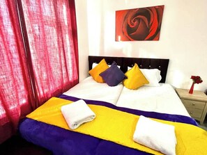 Room - Studio Room with Private Bathroom and Parking (Greater London)