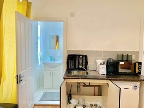 Private kitchen - Studio flat en-suite, Kitchenette, Parking, NP6 (Newbury Park)
