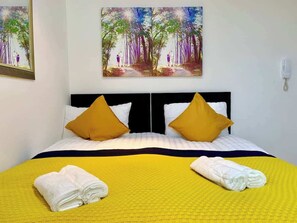 Room - Studio flat en-suite, Kitchenette, Parking, NP5 (Newbury Park)