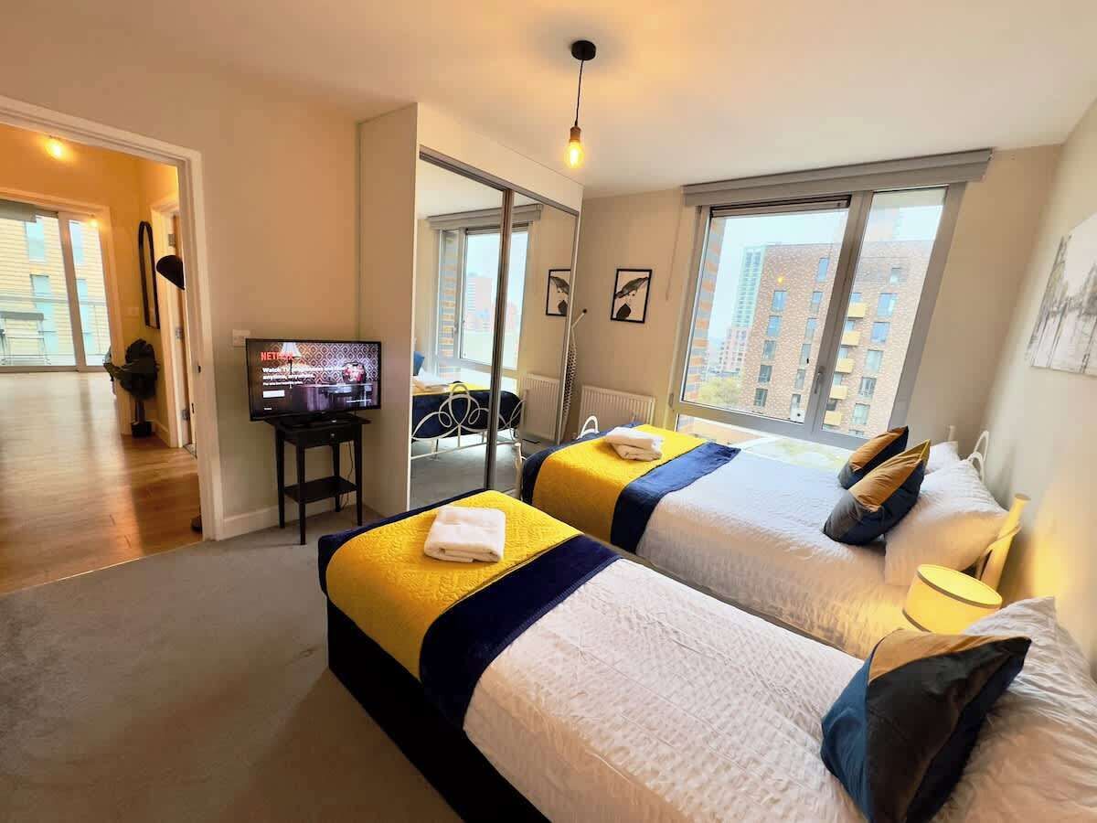 2 bedrooms, iron/ironing board, WiFi