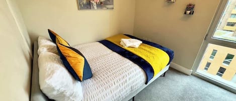 2 bedrooms, iron/ironing board, WiFi