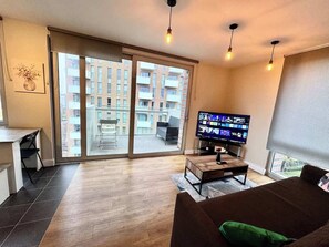 TV, offices - Stylish 2BR 2Bath, Balcony Views, Stratford, ABBA (Greater London)