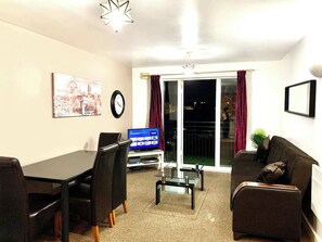 TV - 2 Bedrooms Modern Apartment Stratford, Parking (Greater London)