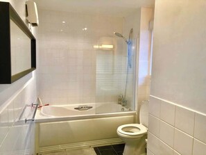 Shower - 2 Bedrooms Modern Apartment Stratford, Parking (Greater London)