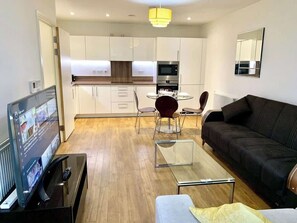 TV, offices - Stylish 2Bedroom,2Bath, Balcony, ExCeL, O2,Parking (Greater London)