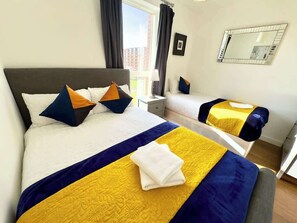 2 bedrooms, iron/ironing board, WiFi, bed sheets - Stunning 2Bedrooms, 2Baths, Balcony, Parking (Greater London)