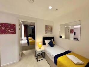 2 bedrooms, iron/ironing board, WiFi, bed sheets - Cosy Apartment, Balcony River View, O2, Cable Car (Greater London)