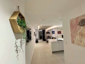 Interior - Cosy Apartment, Balcony River View, O2, Cable Car (Greater London)