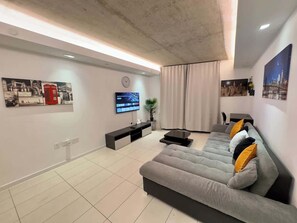 TV, offices - Cosy Apartment, Balcony River View, O2, Cable Car (Greater London)
